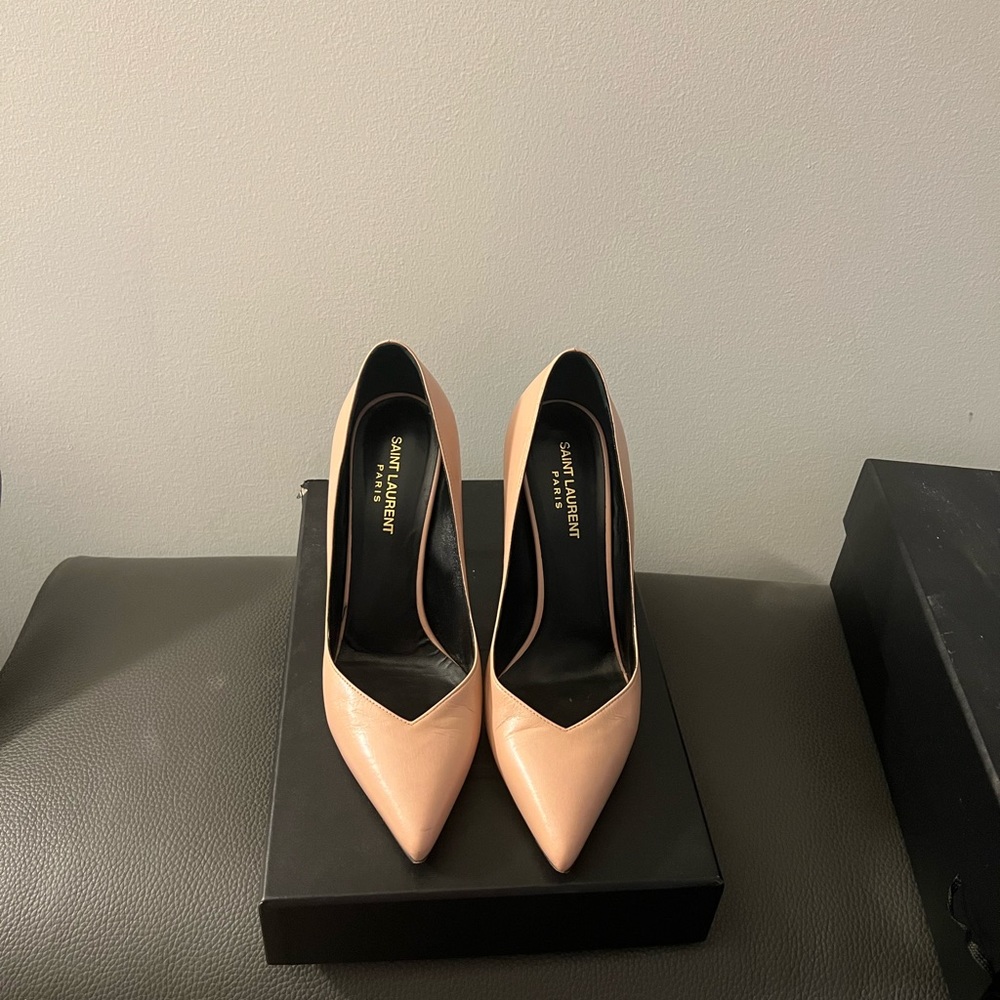 Preloved SAINT LAURENT PALE PINK/ NUDE PUMPS